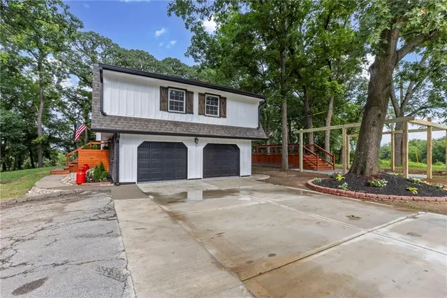 $750,000 | 9319 East 105th Street, Kansas City, MO 64134