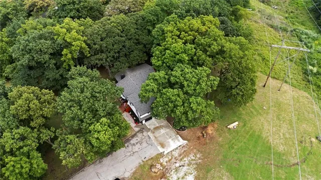 $750,000 | 9319 East 105th Street, Kansas City, MO 64134