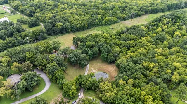 $750,000 | 9319 East 105th Street, Kansas City, MO 64134