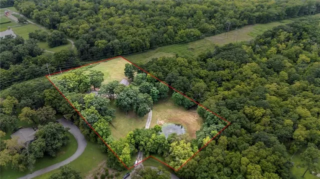 $750,000 | 9319 East 105th Street, Kansas City, MO 64134