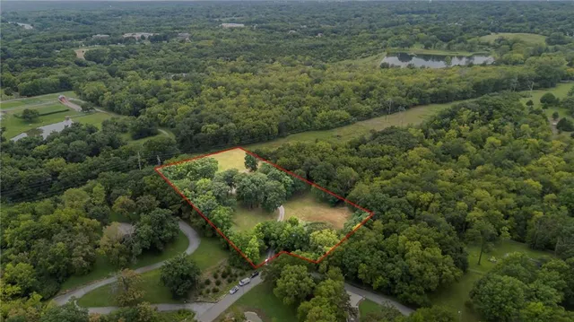 $750,000 | 9319 East 105th Street, Kansas City, MO 64134