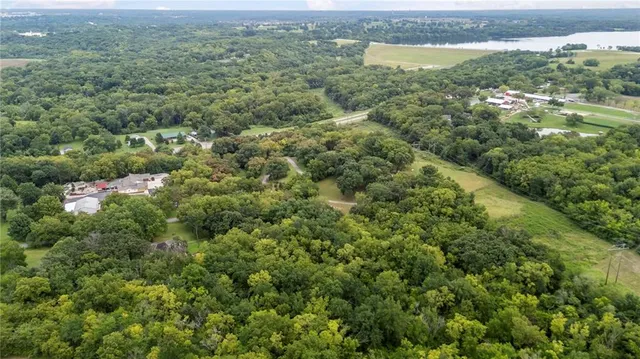 $750,000 | 9319 East 105th Street, Kansas City, MO 64134