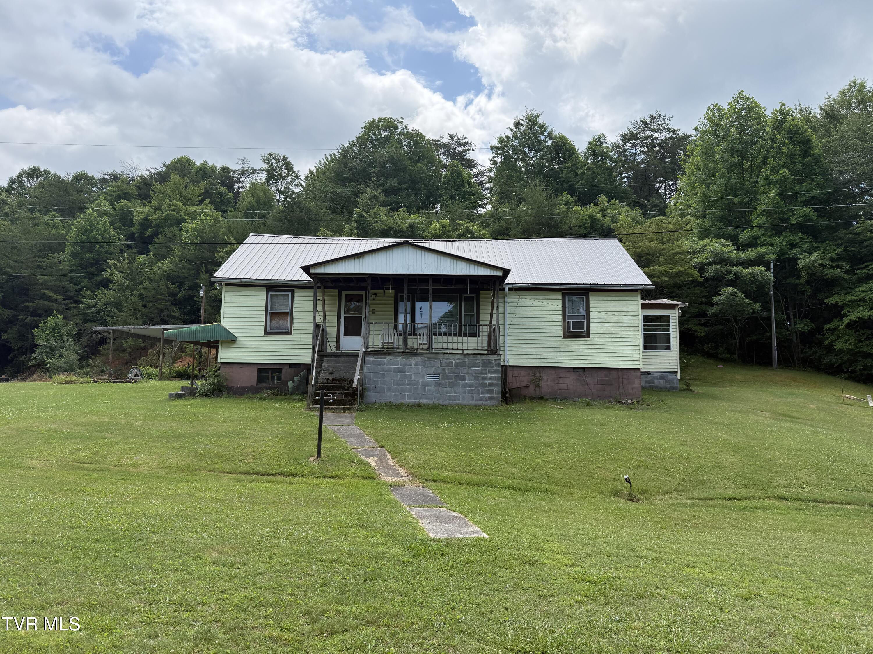 12114 Keeshond Road Coeburn, VA 24230 - Photo 1 of 19 IMG_5912