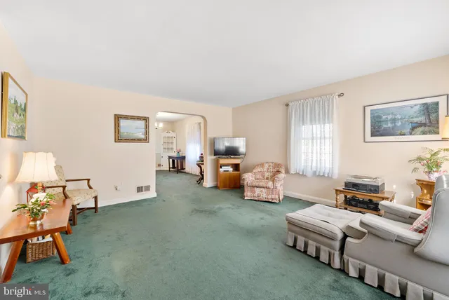 $315,000 | 8 Winthrop Court, Towson, MD 21204