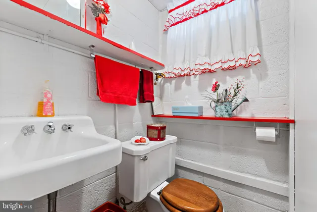 $315,000 | 8 Winthrop Court, Towson, MD 21204