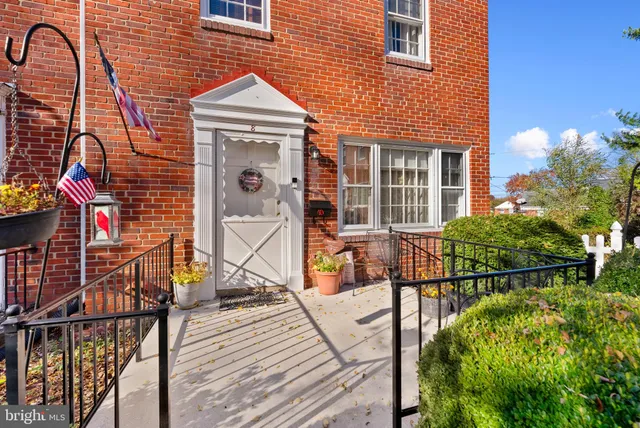 $315,000 | 8 Winthrop Court, Towson, MD 21204