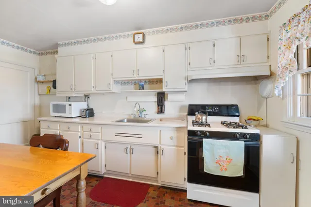 $315,000 | 8 Winthrop Court, Towson, MD 21204