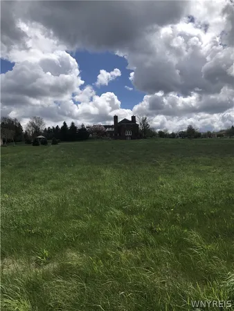 $289,999 | 5 Grand View Trail, Orchard Park, NY 14127