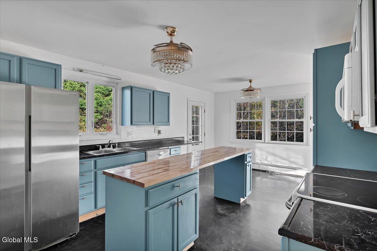 123 Fonda Road Waterford, NY 12188 - Photo 12 of 56 12-P1590387