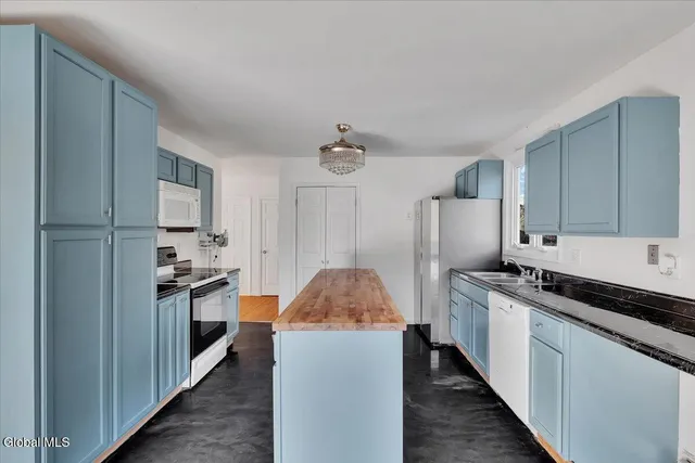 $400,000 | 123 Fonda Road, Waterford, NY 12188