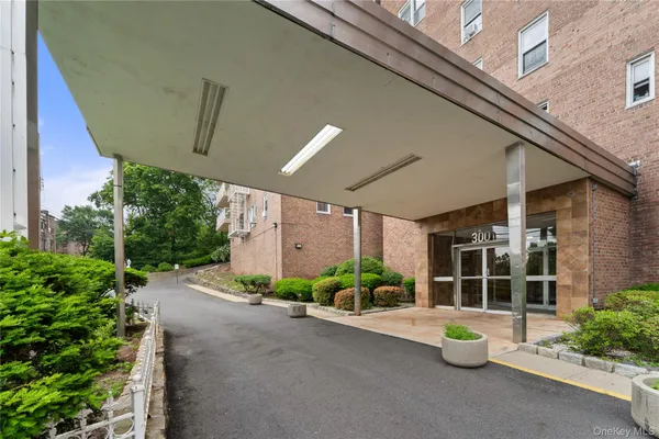 $179,000 | 300 North Broadway, Unit 7B, Yonkers, NY 10701