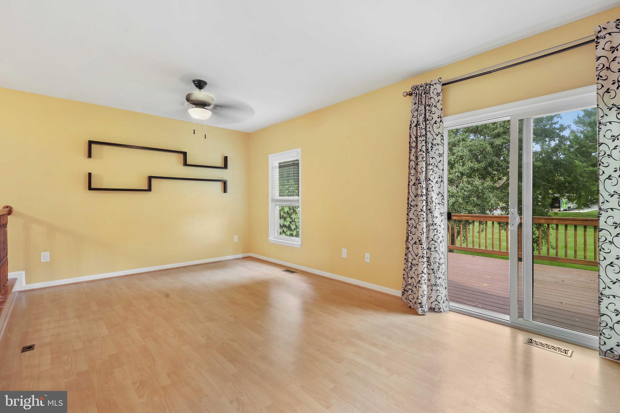 4661 Columbia Road Ellicott City, MD 21042 - Photo 5 of 30 Living Area