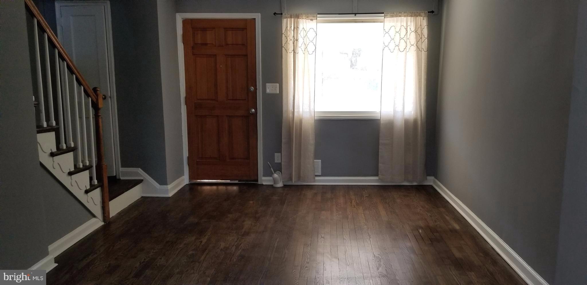 1021 Wedgewood Road Baltimore, MD 21229 - Photo 3 of 12 Living Room