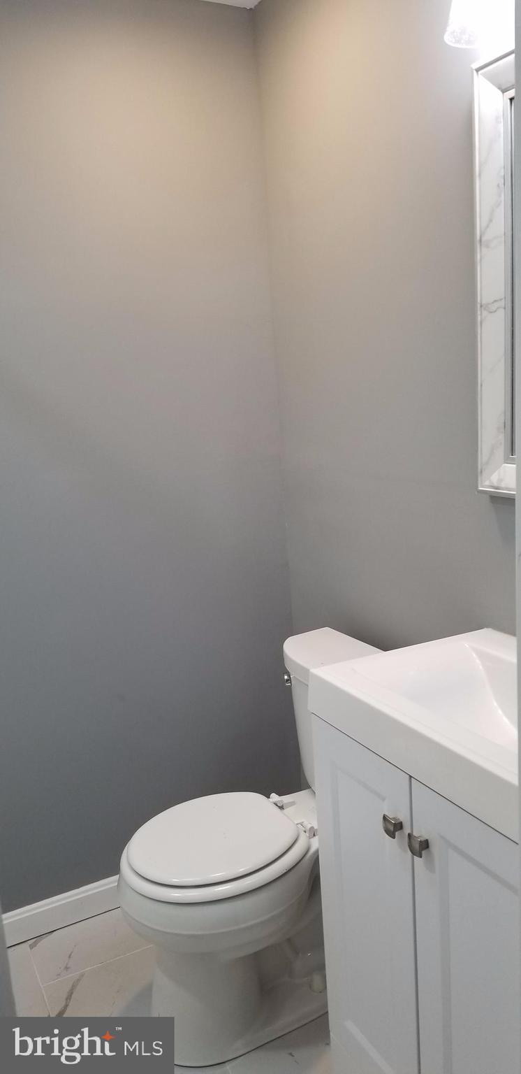 1021 Wedgewood Road Baltimore, MD 21229 - Photo 10 of 12 Upper Level Full Bath