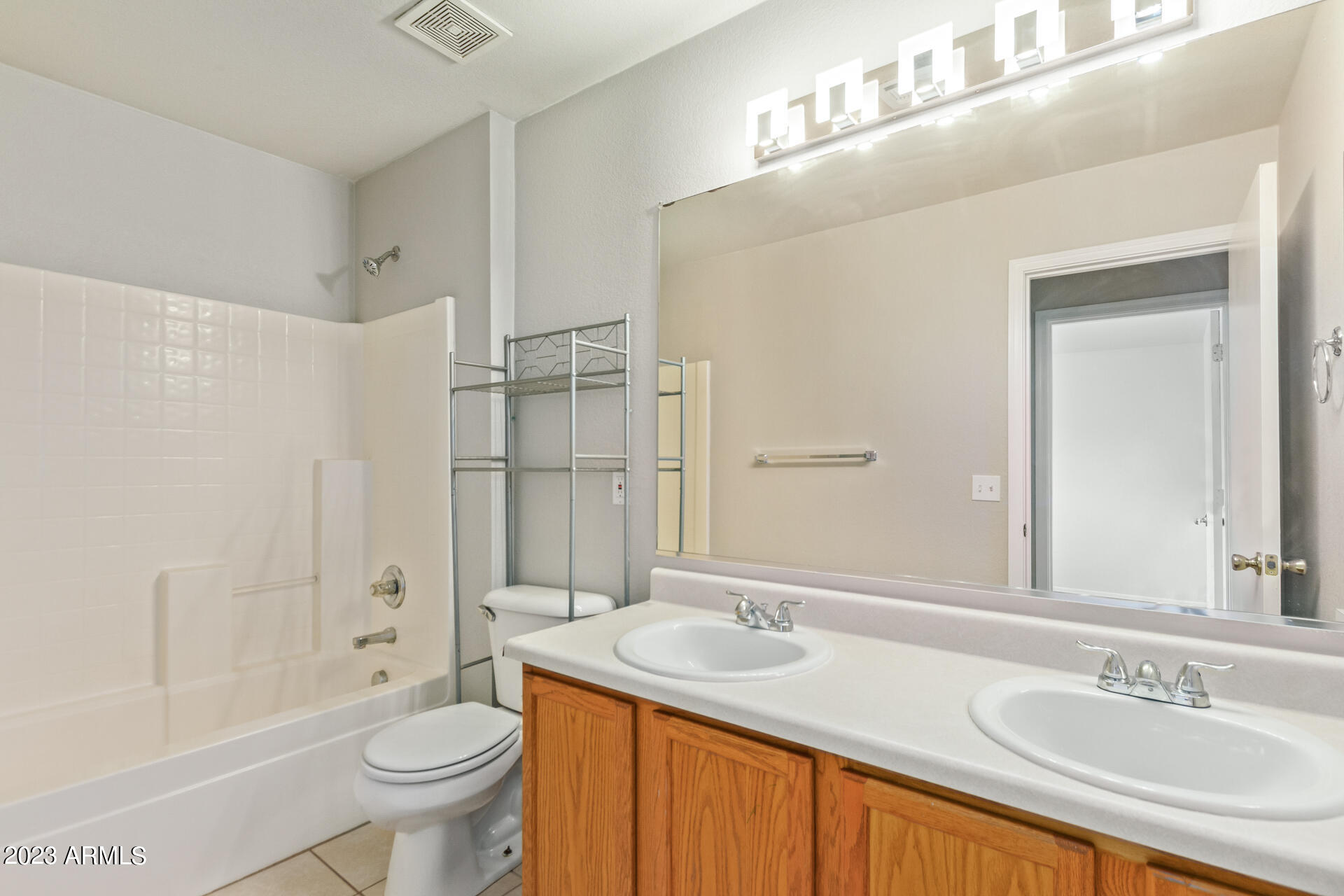 9424 West Jamestown Road Phoenix, AZ 85037 - Photo 15 of 21 19 - Jamestown