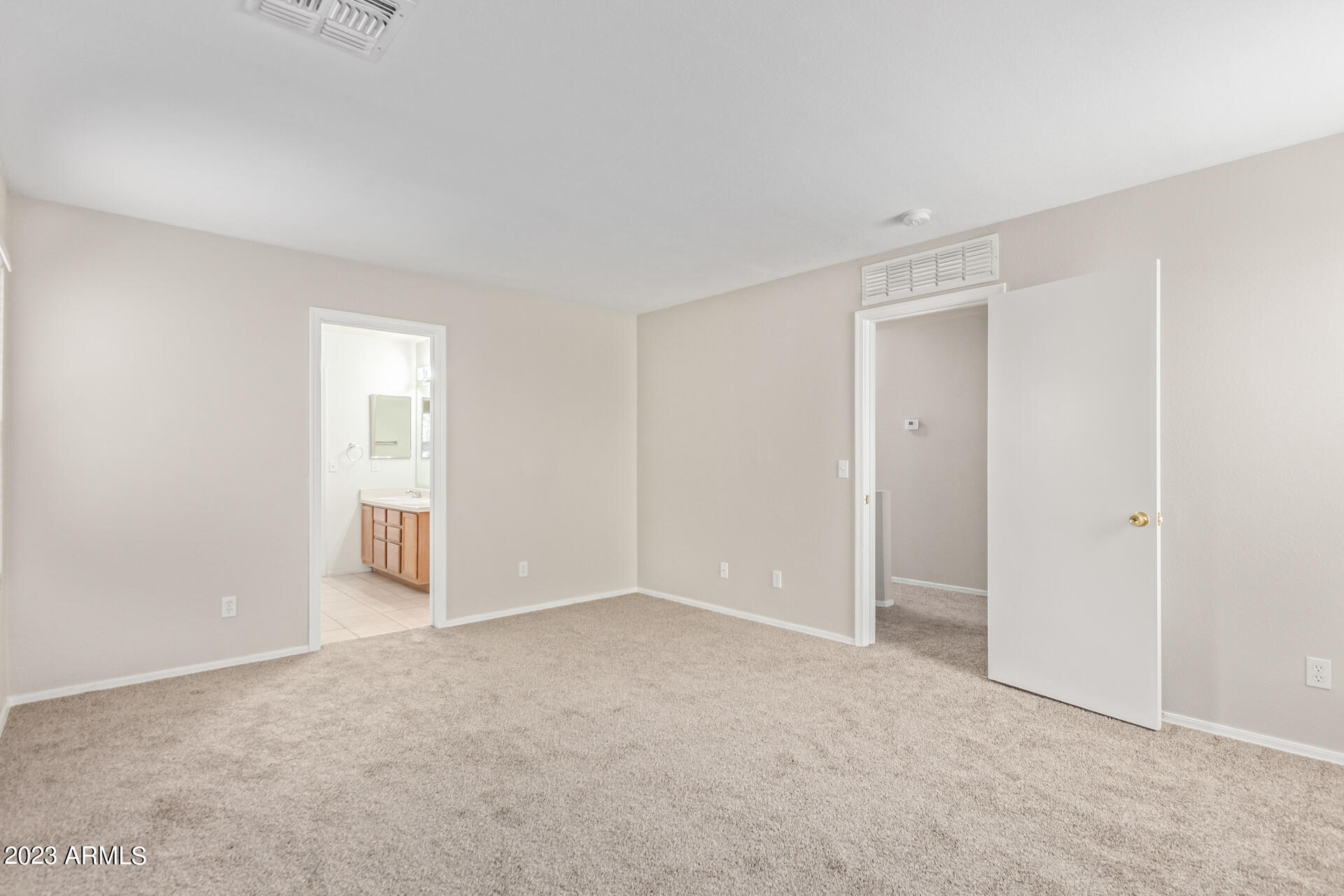 9424 West Jamestown Road Phoenix, AZ 85037 - Photo 8 of 21 11 - Jamestown