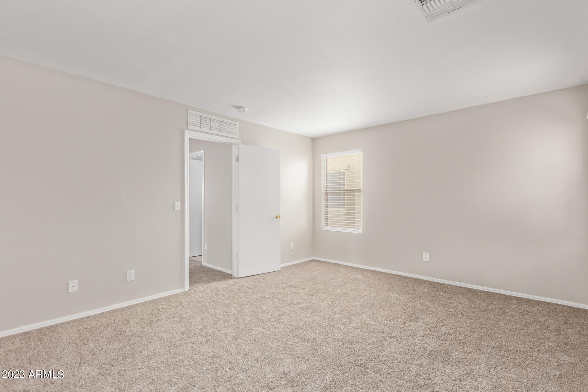 9424 West Jamestown Road Phoenix, AZ 85037 - Photo 9 of 21 12 - Jamestown