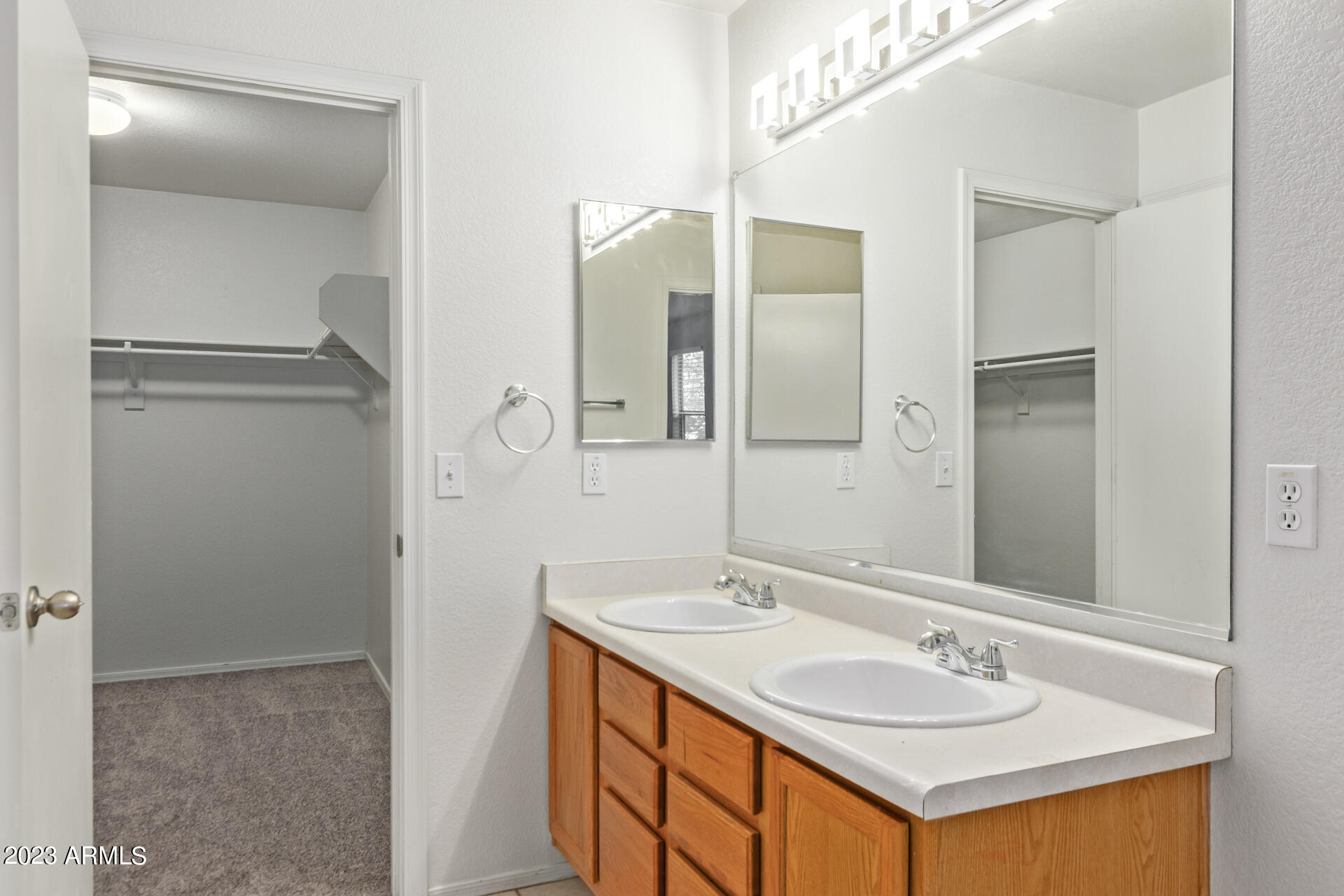 9424 West Jamestown Road Phoenix, AZ 85037 - Photo 10 of 21 14 - Jamestown