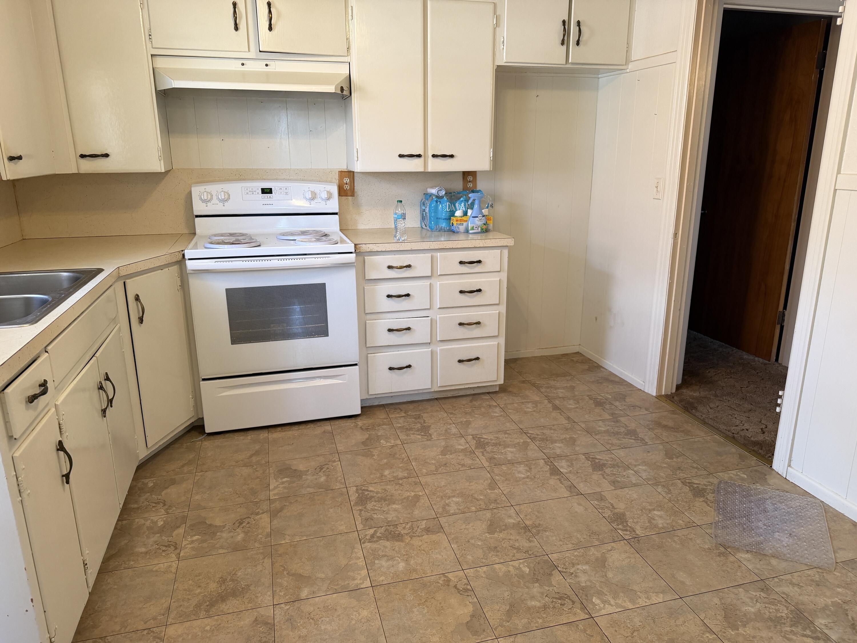 819 North 16th Street Lamesa, TX 79331 - Photo 7 of 19 IMG_5592