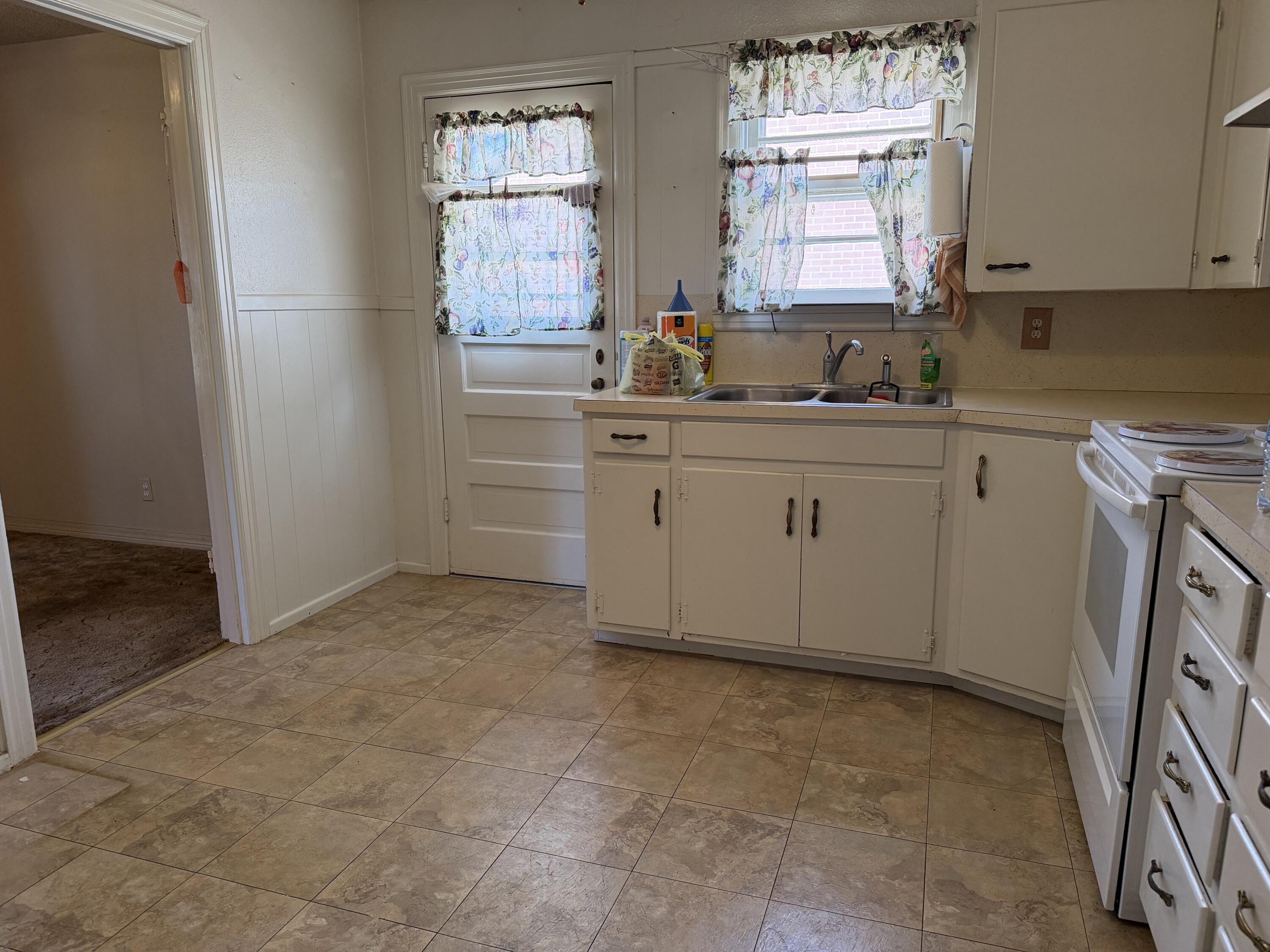 819 North 16th Street Lamesa, TX 79331 - Photo 8 of 19 IMG_5591