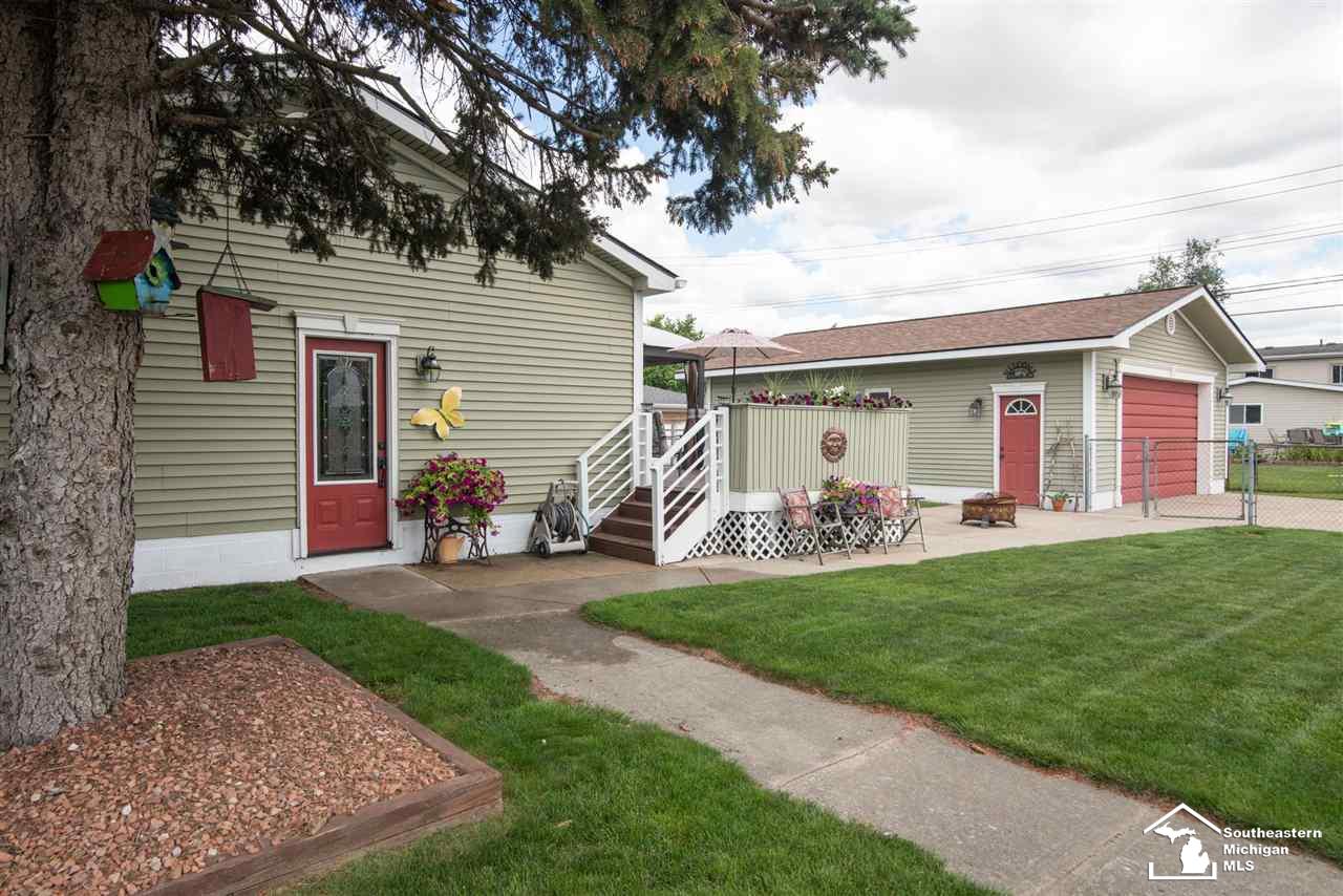 14206 Stoeflet Street Gibraltar, MI 48173 - Photo 3 of 21