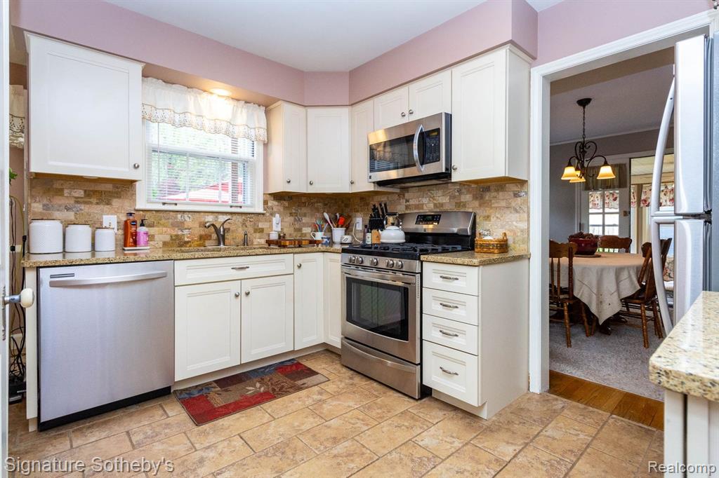 3629 Cumberland Road Berkley, MI 48072 - Photo 12 of 48