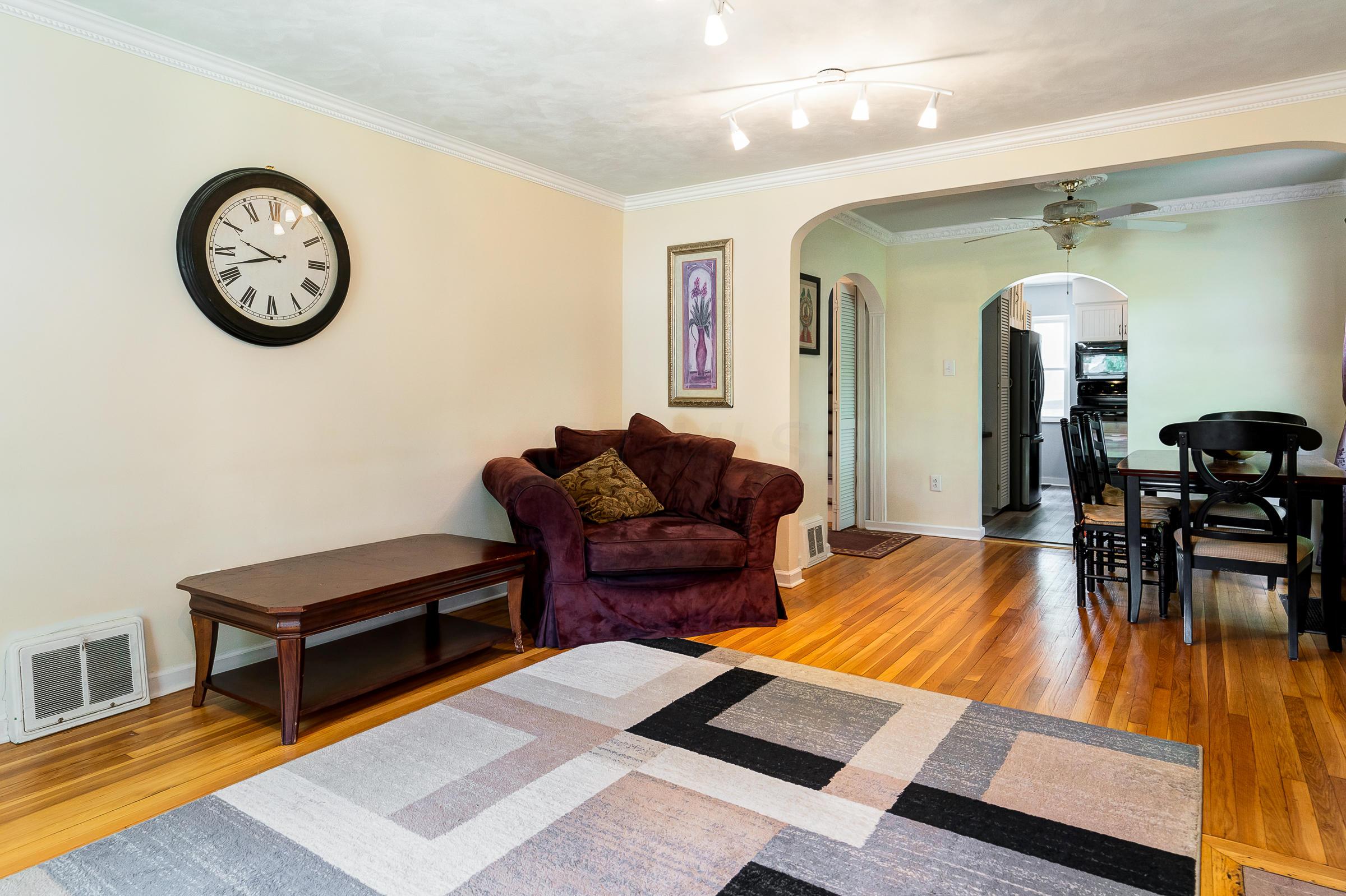 945 Kenwick Road Columbus, OH 43209 - Photo 4 of 37 Gallery Image 4