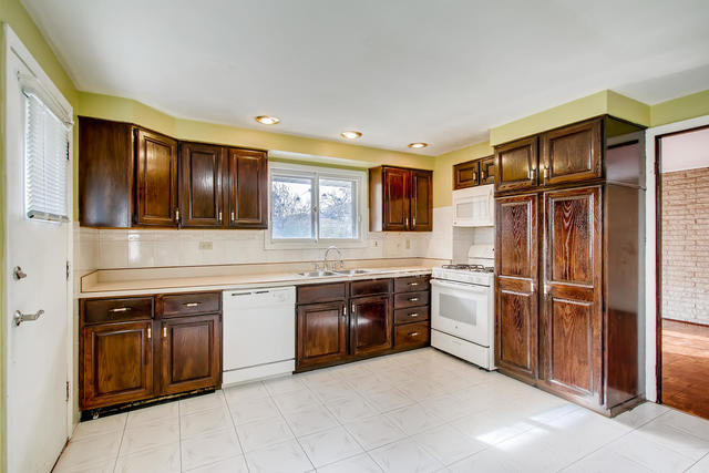 7151 West Greenleaf Street Niles, IL 60714 - Photo 11 of 26