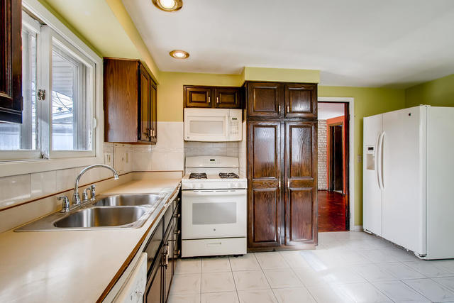 7151 West Greenleaf Street Niles, IL 60714 - Photo 12 of 26