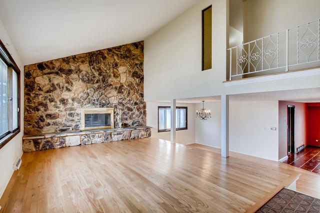 7151 West Greenleaf Street Niles, IL 60714 - Photo 4 of 26