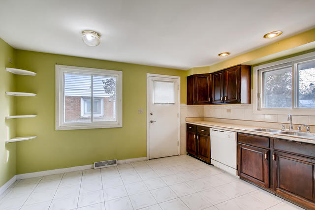 7151 West Greenleaf Street Niles, IL 60714 - Photo 10 of 26