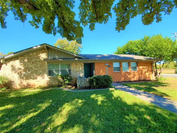 $2,600 | 1200 Bryn Mawr Place, Denton, TX 76201