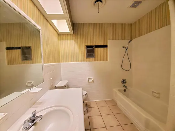 $2,600 | 1200 Bryn Mawr Place, Denton, TX 76201