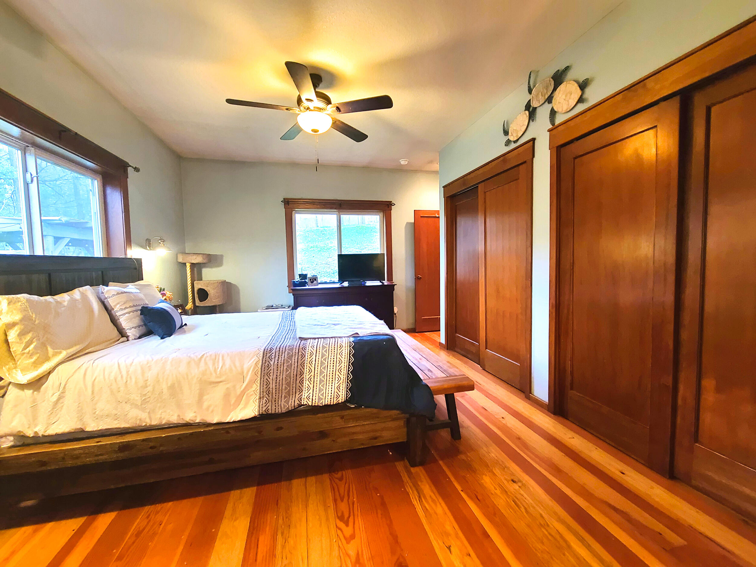 8026 Upper Applegate Road Jacksonville, OR 97530 - Photo 14 of 52 master bedroom