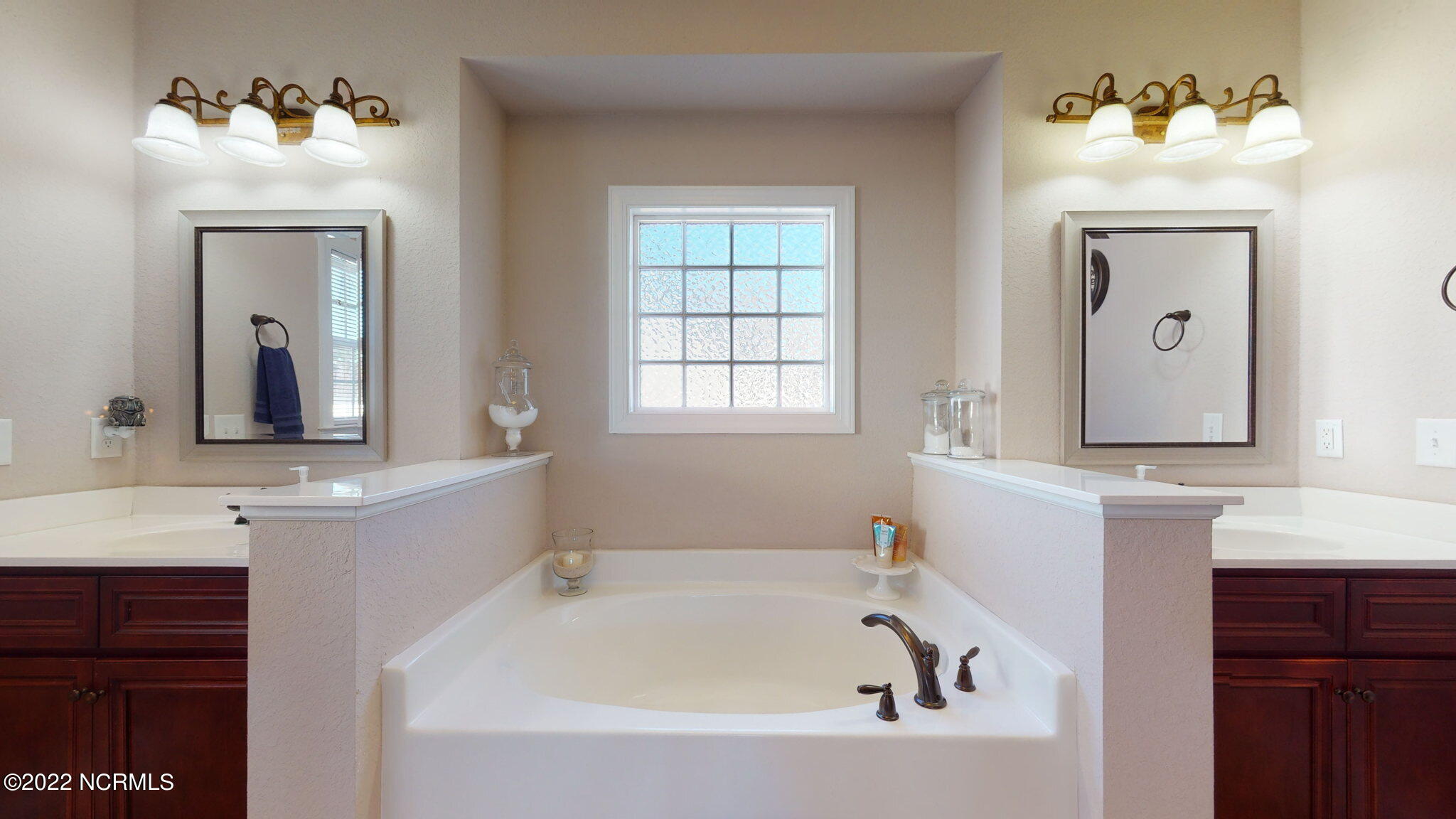 104 Echo Ridge Road Swansboro, NC 28584 - Photo 4 of 48 Master Bath