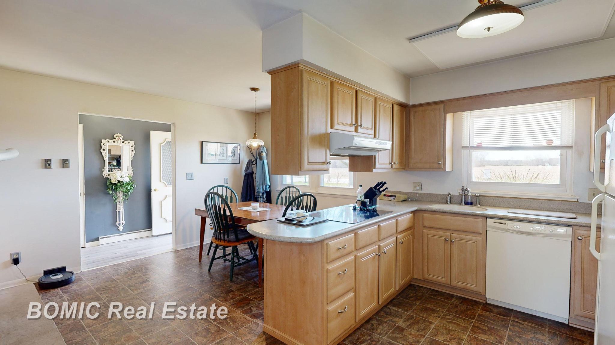 4375 South Vassar Road Vassar, MI 48768 - Photo 4 of 32