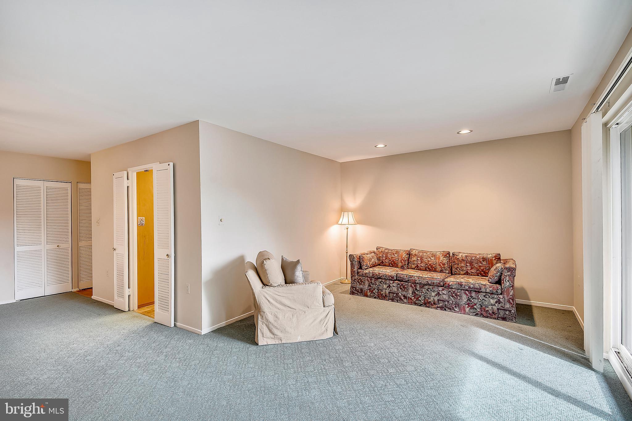 10026 Stedwick Road, Unit 301 Gaithersburg, MD 20886 - Photo 10 of 24 LIVING ROOM