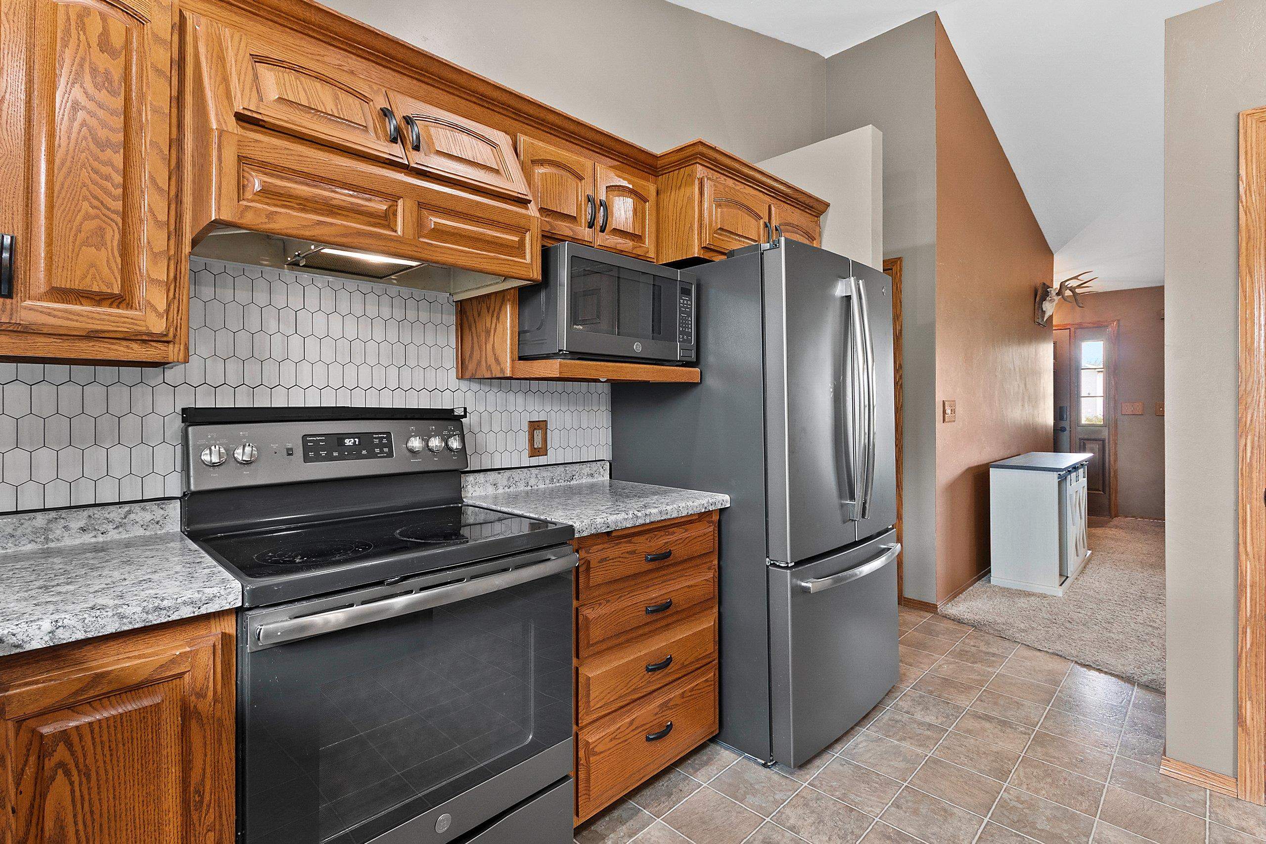 334 Falcon Circle Pulaski, WI 54162 - Photo 16 of 51