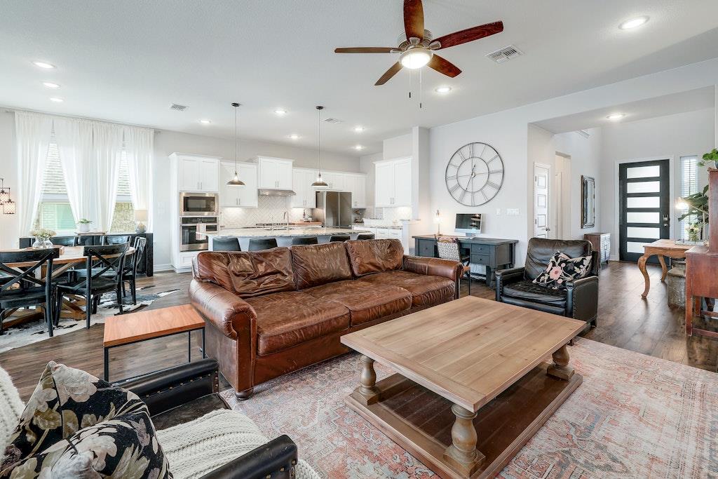 805 Karst Cove Georgetown, TX 78628 - Photo 7 of 36