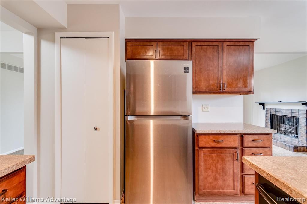 23159 Farmington Road Farmington, MI 48336 - Photo 10 of 24 Gallery Image 10