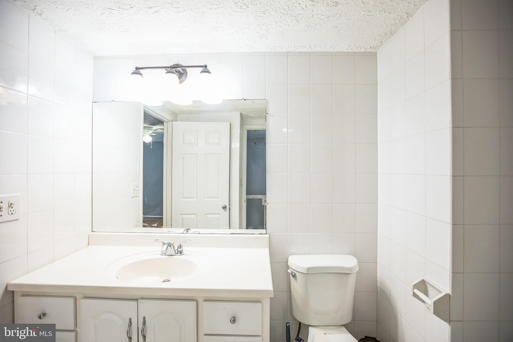 8774 Newington Commons Road Lorton, VA 22079 - Photo 11 of 30