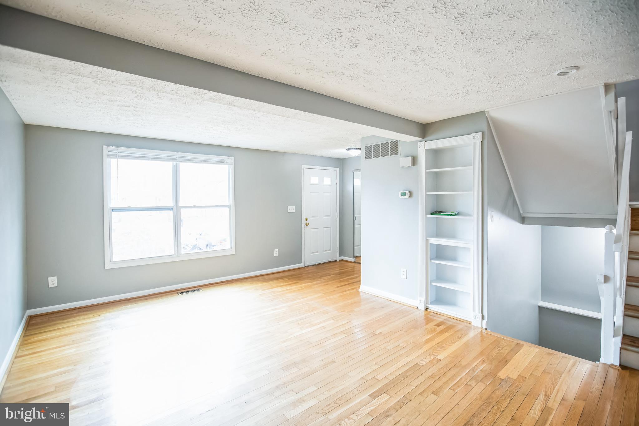 8774 Newington Commons Road Lorton, VA 22079 - Photo 3 of 30