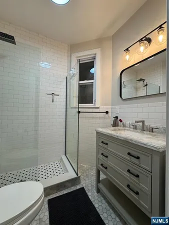 $3,200 | 221 3rd Street, Unit 1, Fairview, NJ 07022