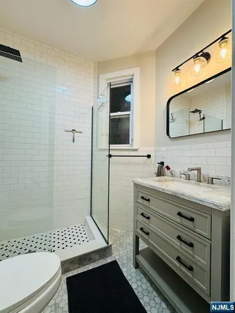 $3,200 | 221 3rd Street, Unit 1, Fairview, NJ 07022
