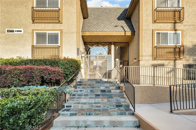 $445,000 | 5224 Denny Avenue, Unit 209, North Hollywood, CA 91601