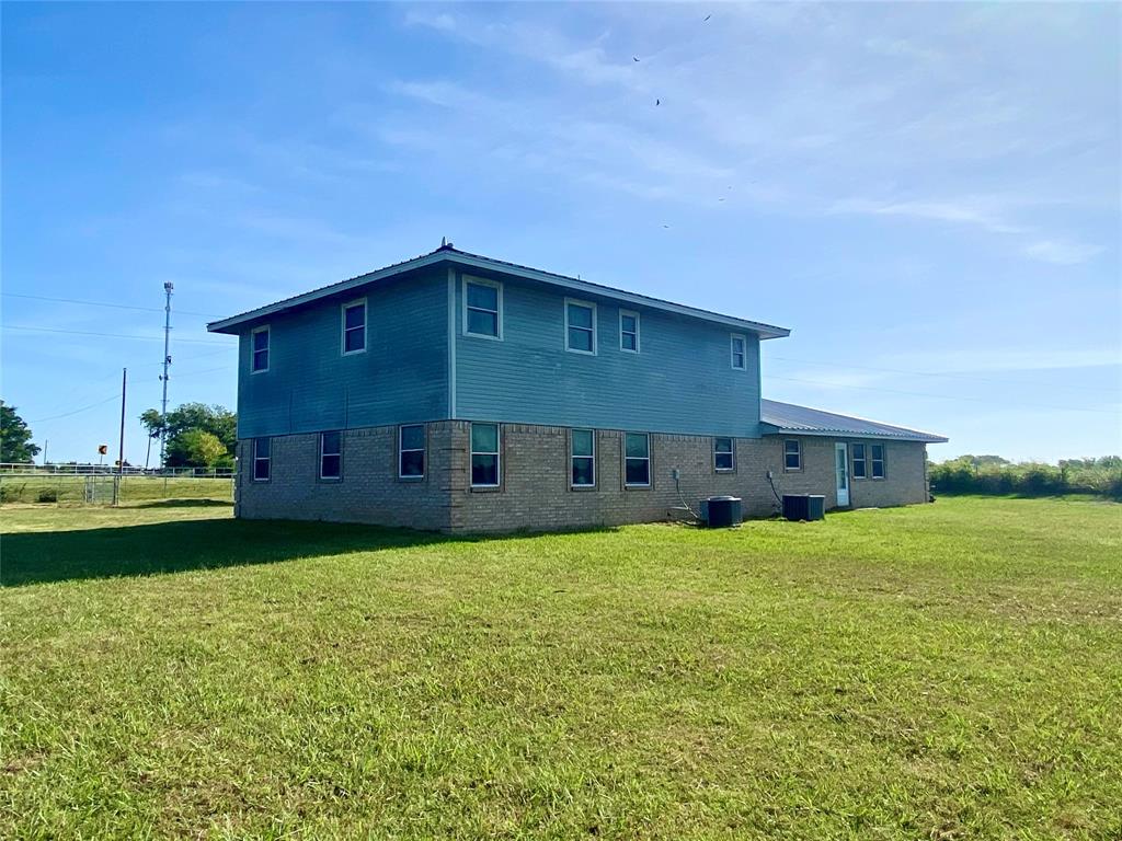 2506 Fm 272 Celeste, TX 75423 - Photo 33 of 36 a house view with a garden space