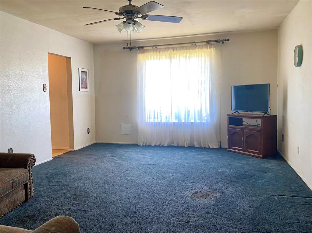 2506 Fm 272 Celeste, TX 75423 - Photo 9 of 36 a view of an empty room with a window