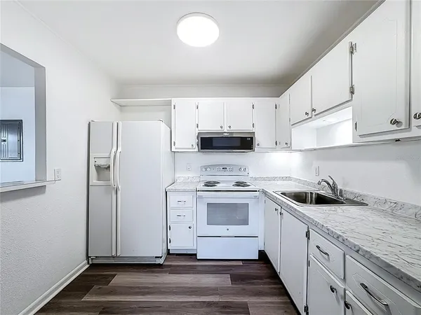$105,000 | 202 Bedford Trail, Unit 103, Sun City Center, FL 33573