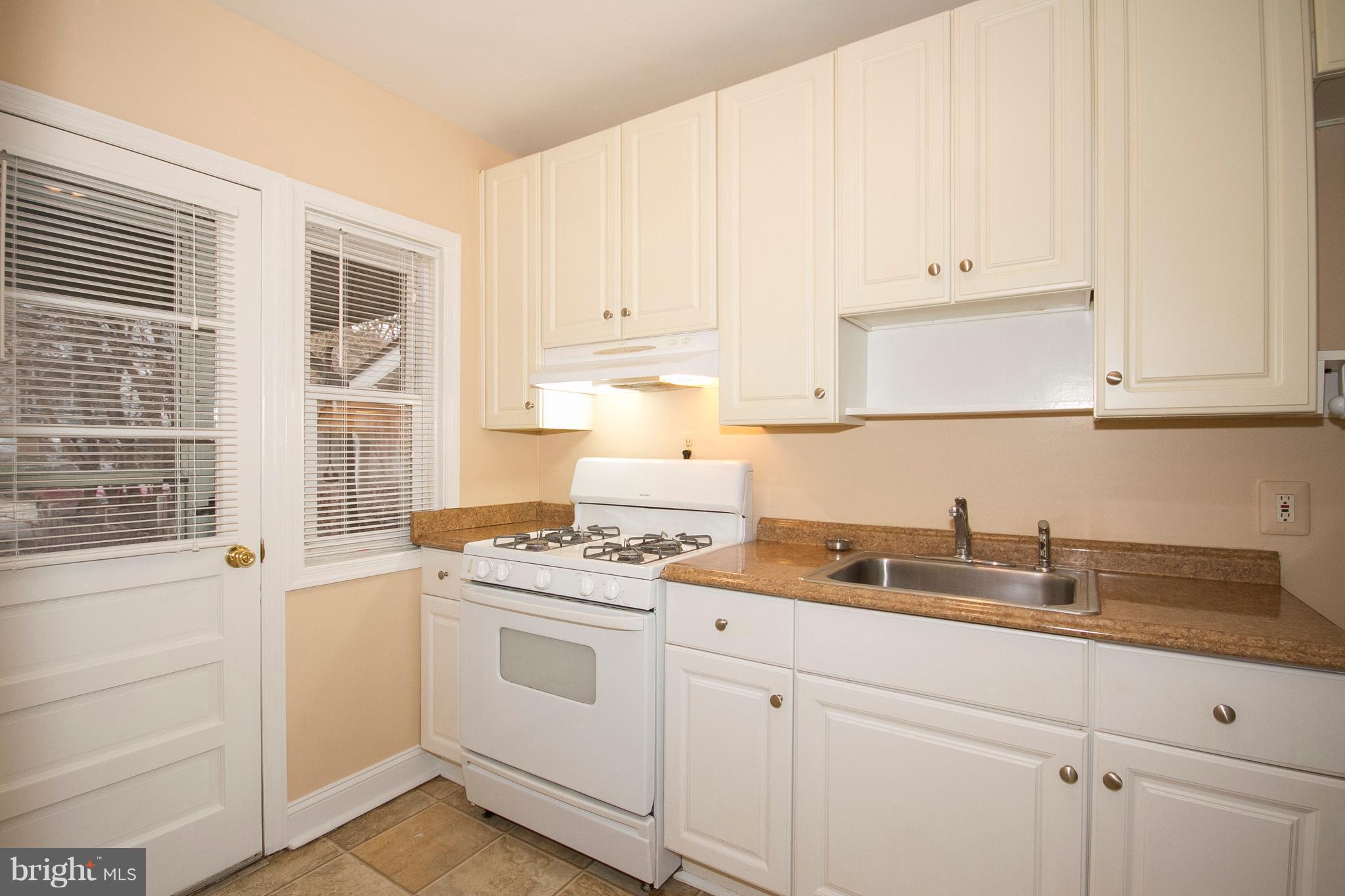 4313 Newport Avenue Baltimore, MD 21211 - Photo 3 of 22 Kitchen