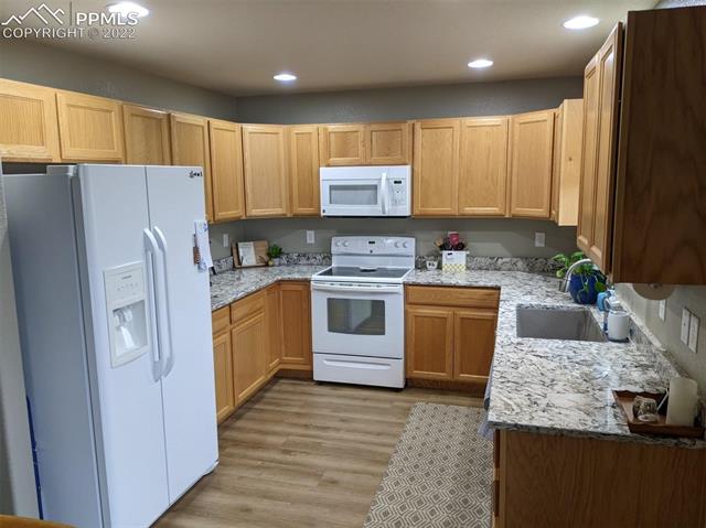 7325 Pearly Health Road Colorado Springs, CO 80908 - Photo 4 of 20 Kitchen